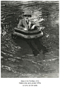 雅克-亨利·拉蒂格（1894-1986），法国摄影师，眼中捕捉的题材，从少年经历、家庭兄弟姊妹间的游戏，到20世纪初飞机和汽车发明的种种见闻佚事、巴黎大街上美丽聪惠的女人、社会事件和体育比赛等等话题。从1911年开始一生没有间断过的日记写作。这位充满对生活的热爱和无尽好奇心的摄影爱好者，尝试了各种可能的摄影和冲印技术，不嫌疲倦地记录下每次拍摄的快门光圈指数，上10万张作品被他小心翼翼地整理收藏在大相册中。