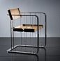 比利时工业设计师 Rogier van Camelbecke设计的一张椅子，取名为“Hang-On Bauhaus Special Chair ”。