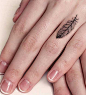 feather-finger-tattoo: 