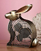 “玉兔”装饰性桌面微风扇，以极富创意与趣味的设计，
将风扇巧妙隐藏在兔子的身体中。
金属结构制品；