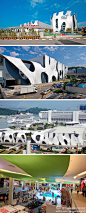 【世界滨海购物中心•新加坡Vivo City 4】怡丰城流线型的建筑设计灵感启发自海浪，沿着港湾的白色流线型摩登建筑，既像涌动的海浪，又像飘荡的风帆，将活动和流动概念融入空间与钢筋水泥结构，整个建筑结构不以层层楼面切割空间，而是空间与空间衔接成流线的体验，来往人流有如水里飘来游去的鱼儿。