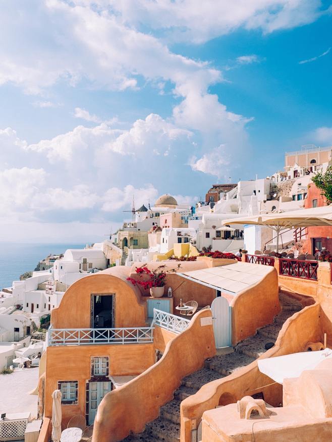 Santorini photo by T...