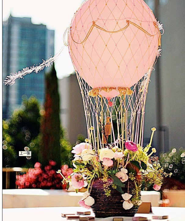 最具创意的婚礼桌饰：氢气球也能成为婚礼桌...