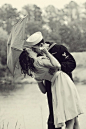 胜利之吻 ps: （这是一张后人模仿阿尔佛雷德•艾森斯塔德拍摄于二战时期经典摄影作品《胜利之吻》）