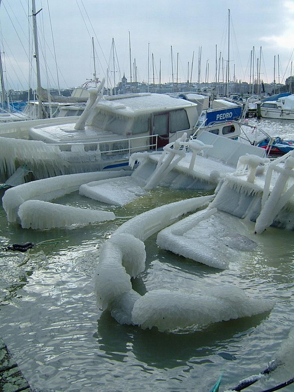 冰凍的游艇(瑞士的日內瓦湖)