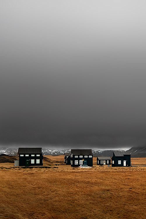 谷村，冰岛
Valley Village...