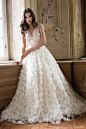 V领婚纱  Daalarna #bridal 2014年收集：无袖连衣裙#wedding #weddinggown #weddingdress