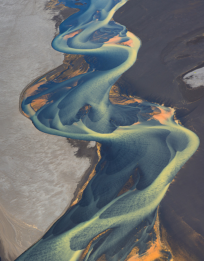 volcanic-river-icela...