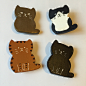 Cat brooches : These brooches are made of cray.