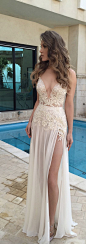 Wouldn't this @bertabridal gown be so gorgeous for a beach wedding?: