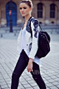瑞士时尚博主克里斯汀娜·巴赞 (Kristina Bazan)
