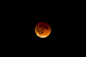 01.jpg (659×439美洲地区出现月全食。在月全食期间，月球落在地球本影区，大部分太阳光被地球大气层吸收，只有红光通过折射到达月球表面，形成血月。