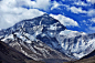 珠穆朗玛峰，沿路的风景还不错，喜马拉雅山脉，巍峨壮丽，犹如连绵不断沿东西方向伸展的银色屏风，蜿蜒千里，气势磅礴！