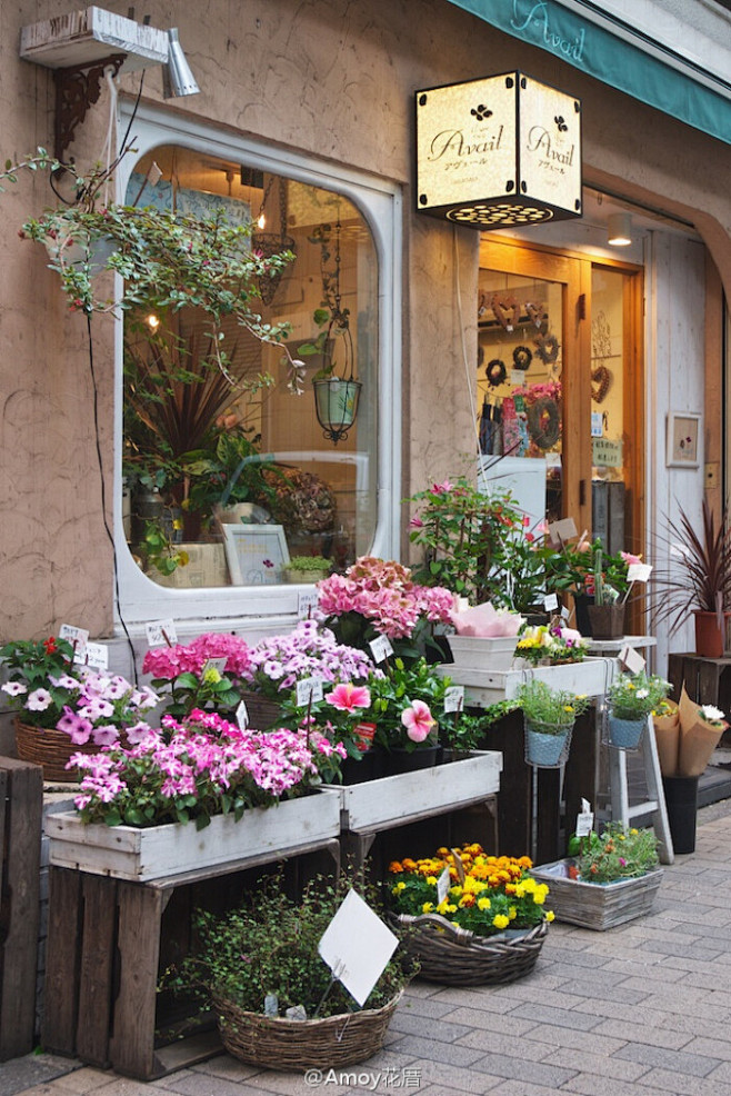 在街上最喜欢看的就是花店了，尤其是店外延...