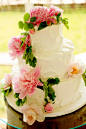 so much love to give.. one day<3 / Such a beautiful cake! Love the fresh flowers. Simple yet elegant