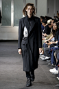 Yohji Yamamoto Spring 2019 Menswear Fashion Show : The complete Yohji Yamamoto Spring 2019 Menswear fashion show now on Vogue Runway.