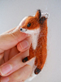 Miniature+swinging+fox+safety+pin+brooch.+by+FeltCuriousShop,+£25.00