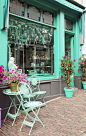 This mint colored shop really has a fresh feeling | Extraordinary Design