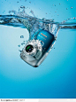 动感饮品-掉入水中的康佳相机