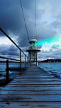 Macquarie Lighthouse, Sydney, Australia  麦考利灯塔，悉尼，澳大利亚
建筑，是人类最伟大的创造奇迹和艺术结晶。从古埃及大漠中的金字塔、罗马庞培城的斗兽场到中国的古长城，从秩序井然的北京城、宏阔显赫的故宫、圣洁高敞的天坛、诗情画意的苏州园林、清幽别致的峨眉山寺到端庄高雅的希腊神庙、威慑压抑的哥特式教堂、豪华眩目的摩天大楼，无不闪耀着人类智慧的光芒。