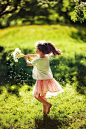 Playing with dandelions… play light hearted… play with childhood innocence. So much magic in the world!:  #萌货# #萝莉#