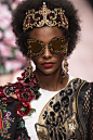 detail-defile-dolce-amp-gabbana-printemps-ete-2019-milan-detail-546.jpg (1797×2700)