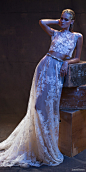 以色列婚纱设计师品牌 Limor Rosen 释出最新2016「Treasure 珍宝」系列婚纱LookBook，新季婚纱设计灵感源自沙皇的珍宝珠饰，优雅的婚纱剪裁、精致的Aurora蕾丝贴花、华丽的头饰，如珍宝般精致美丽！ 