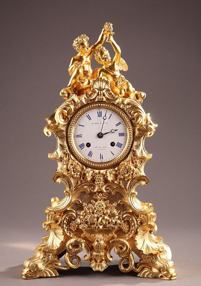 法国第十九世纪的镀金时钟洛可可风格