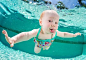 萌翻了！摄影师拍摄婴儿的水下囧照