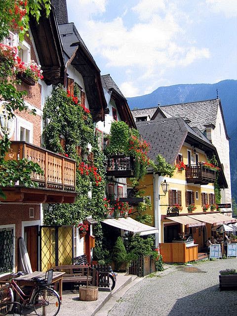 Hallstat town centre...