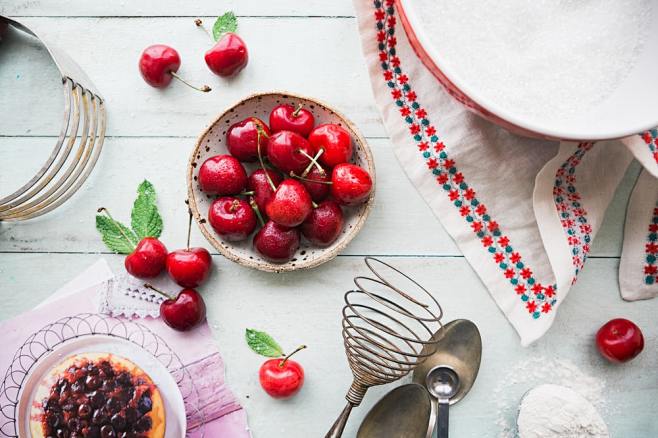 red berries in bowl ...