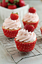 草莓蛋糕 #甜品##赏味期限#