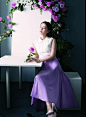 风格：清新淡雅
核心点评：白色淡紫色混搭最能凸显女子的清纯淡雅之美，紫色鲜花营造淡淡清香。