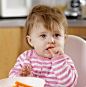 [宝宝早餐常见的6种错误吃法] 不吃早餐对孩子身体的危害，已经被越来越多的人所认识到。早餐一定要吃，但同时也要注意该怎么吃，不该怎么吃。不恰当的早餐饮食习惯，同样会损害你的健康，带走你的快乐。有几种相当受欢迎的常见早餐吃法，您要记住：不能这样吃！吃法一：给宝宝吃“回味早餐”早餐内容：剩饭菜，或剩饭菜炒饭、剩饭菜煮面条等等受欢迎原因：不少家庭的“妈妈”都会在做晚饭时多做一些，第二天早上给孩子和家人做炒饭，或者把剩下的饭菜热一下。这样的早餐制作方便，内容丰富，基本与正餐无异，通常......