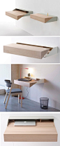 Chamada Deskbox, essa pequena e prática escrivaninha de fixar na parede é uma criação do estúdio londrino Raw-edges para a fabricante holandesa Arco. Com uma articulação para abrir ou fechar a mesa, essa peça é minimalista e funcional, perfeita para situa