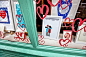 哥伦比亚路花市插画设计师专门店的橱窗。A Window for love