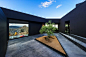 internal courtyard desert landscaping / Black Desert House by Oller & Pejic Architecture