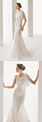 Rosa CLARÁ /
Soft by Rosa Clará
103 / UCRANIA
Vestido con pedrería en color natural.
71K02 - Diadema en color plata (Disponible en color oro).
—————————————————
#Wedding Dresses# #婚纱#