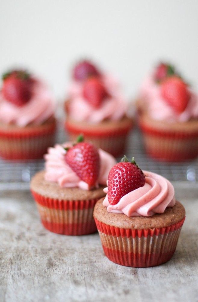 Strawberry Cupcakes ...