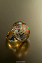 即使看起来很简单的首饰，也可以做成一件艺术品，每个元素和形状都是有意义的，都有其存在的缘由。俄罗斯珠宝艺术设计师Ilgiz Fazulzyanov的工作室生产的“Ilgaiz F”品牌珠宝首饰产品最近获得了多个珠宝艺术领域的著名奖项，法国人和瑞士人称其为“珐琅大王”，其作品在佳士得拍卖。 
