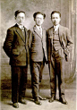 巴金与中国留学生詹剑峰（右）、桂丹华（中）合影，摄于1928年春天，是时巴金创作《灭亡》的时候。 #人文纪实# #黑白#
