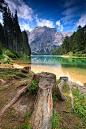  湖Braies的多洛米蒂，意大利