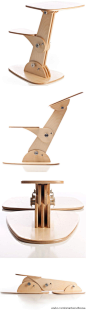 这是一个可折叠的迷你桌椅组合，名字叫做“Mobi”，利用桦木胶合板和不锈钢配件制作，适合小空间使用，设计师Peter Copenhaver是北密歇根大学艺术与设计学院的学生。