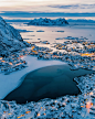 白色的峡湾，冰封的海岸线。但只要有光照进，挪威的冬天便是温暖.