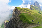 白云石山脉（Odle, Dolomites Mountain Range by Angelo Ferraris）
