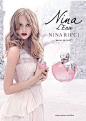 [Frida Gustavsson for Nina Ricci Nina L'Eau Fragrance] 带有北欧气息的小仙女Frida Gustavsson代言的Nina Ricci最新香水Nina L'Eau广告真是一片诗意，她是最配的上“仙”字的女子之一。冰天雪地、结霜的树叶，仿佛都因她天生的魔力而成；雪白的肌肤，鲜血一样红的嘴唇，冰柔之美犹如梅花，让人舍不得将之采下。