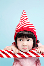 Morning baby～#NICObaby系列# 一周岁宝宝纪念可以选择NICObaby系列，专门为10个月+的小baby定制不一样的周岁照！画框是引导师姐姐画的哟和妈妈带的衣服还有帽帽绝配#NICOKIDS.留住最真的# ​​​​