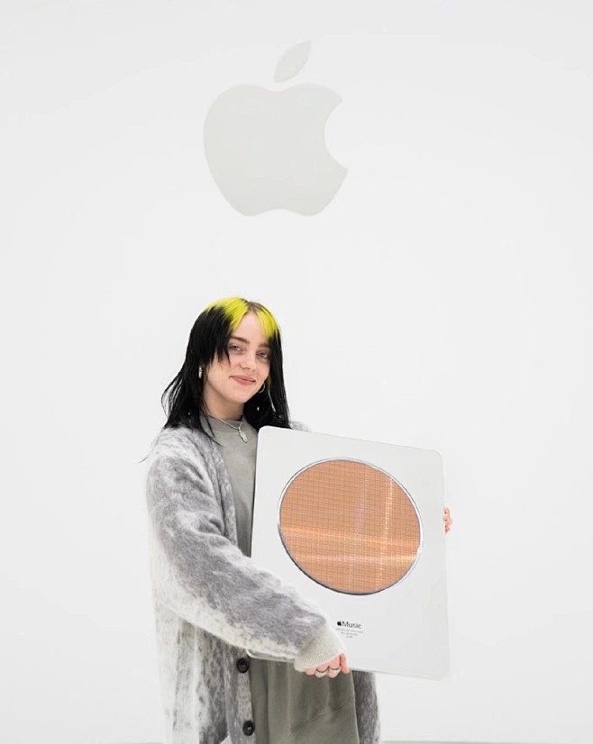 碧梨billieeilish获得2019年苹果音乐年度艺人奖eme401236em