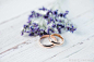 结婚戒指和鲜花 - Originoo锐景创意 图片详情