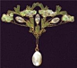 出生于1860年的René Lalique是新艺术流派最伟大的艺术家，同是也是装饰艺术流派的重要代表人物。早年进行珠宝设计制作，中年以后转向琉璃艺术，其创立的LALIUE品牌如今制作水晶玻璃，被称为是世界上最古老的也是最为著名的水晶品牌之一@北坤人素材